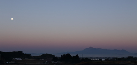 月と霧島山IMG_9612.JPG