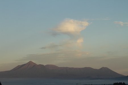 A_008792朝焼けの霧島山.JPG